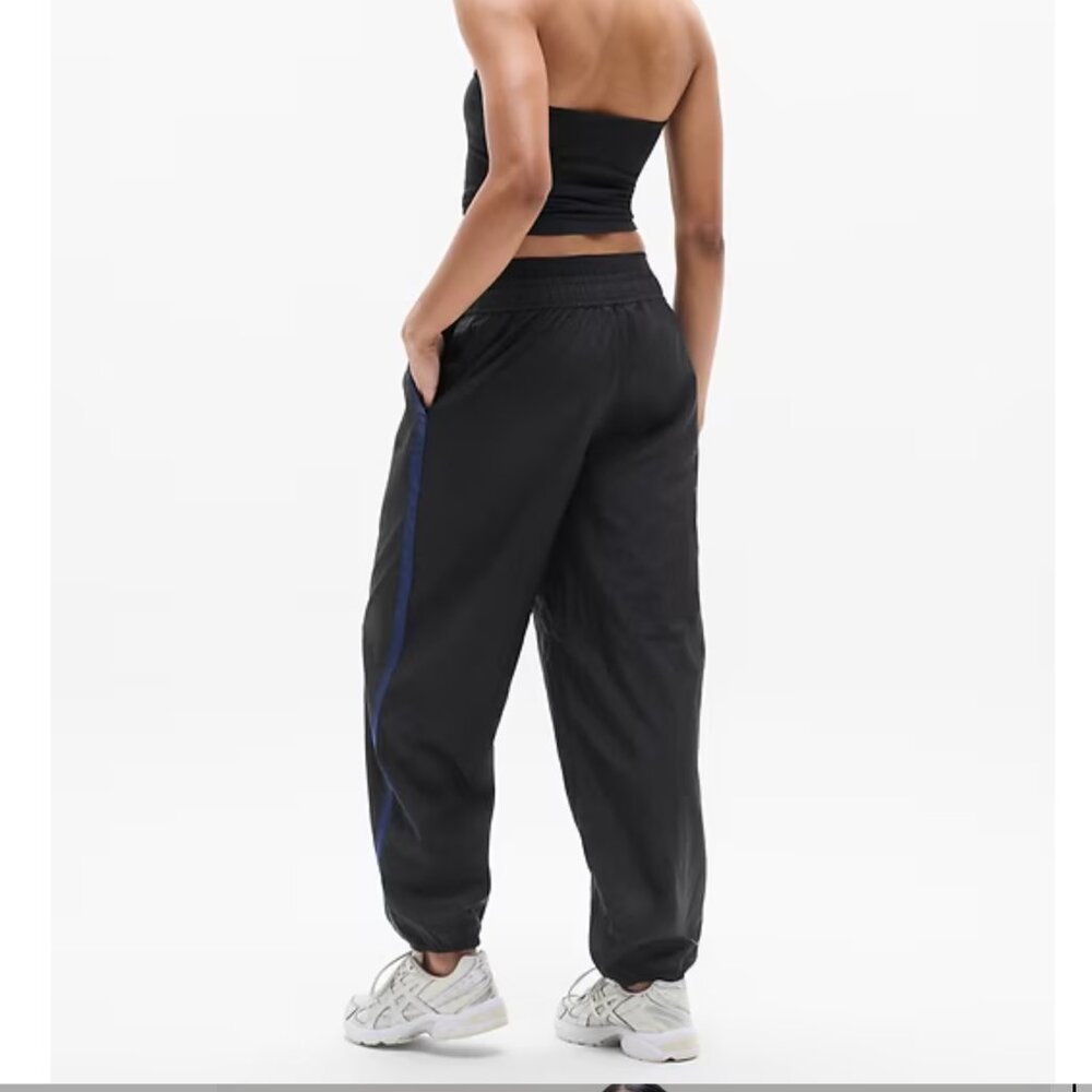 NWT Athleta Black Daybreak Mid Rise Parachute Pants S - Picture 6 of 6